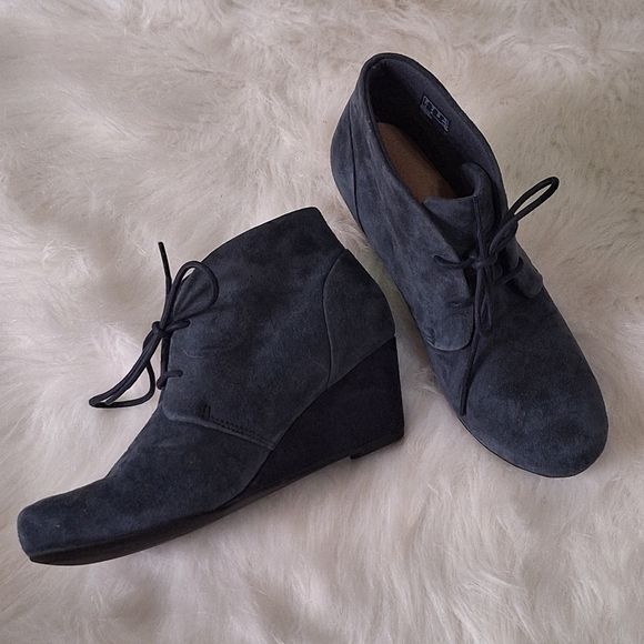 Clarks Collection Navy Suede Lace Up Wedge Ankle Boots Size 8 - Picture 1 of 8